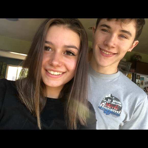 Meet your Posher, Tessa - Picture 2 of 3